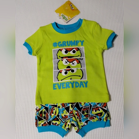 🔥SALE🔥 Sesame Street Oscar 2 Pc Baby Pajamas Set NWT Sizes 0-3M, 6-12M, 12-18M - Picture 1 of 8